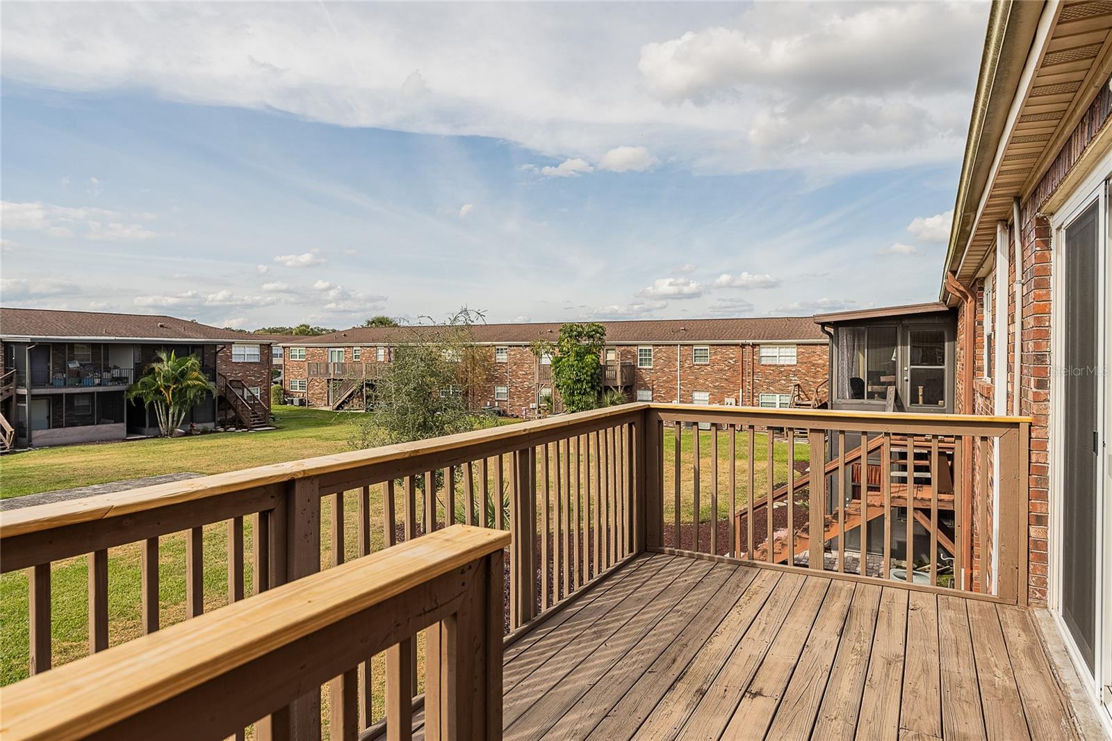 LAKE BENTLEY SHORES CONDO PH 01 - Residential