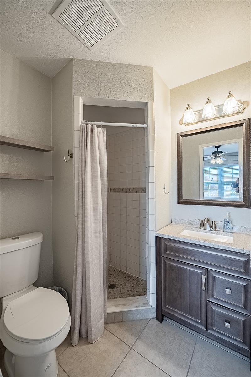 LAKE BENTLEY SHORES CONDO PH 01 - Residential