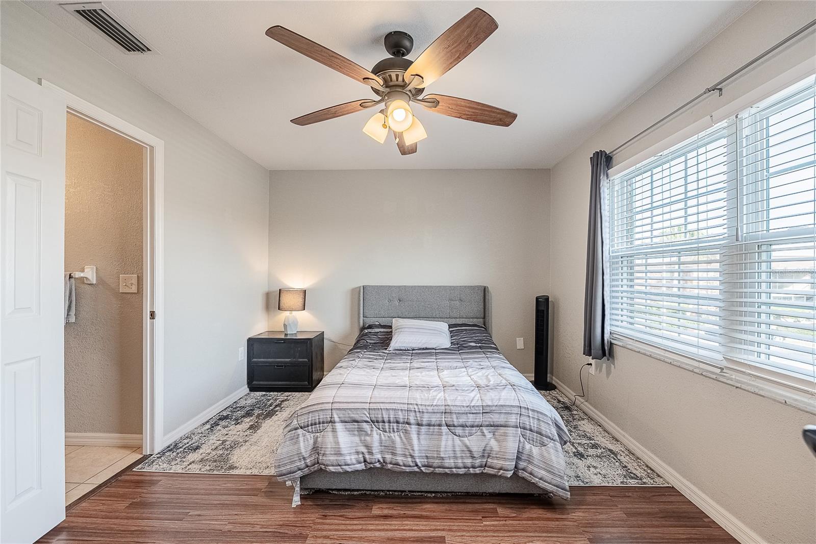 LAKE BENTLEY SHORES CONDO PH 01 - Residential