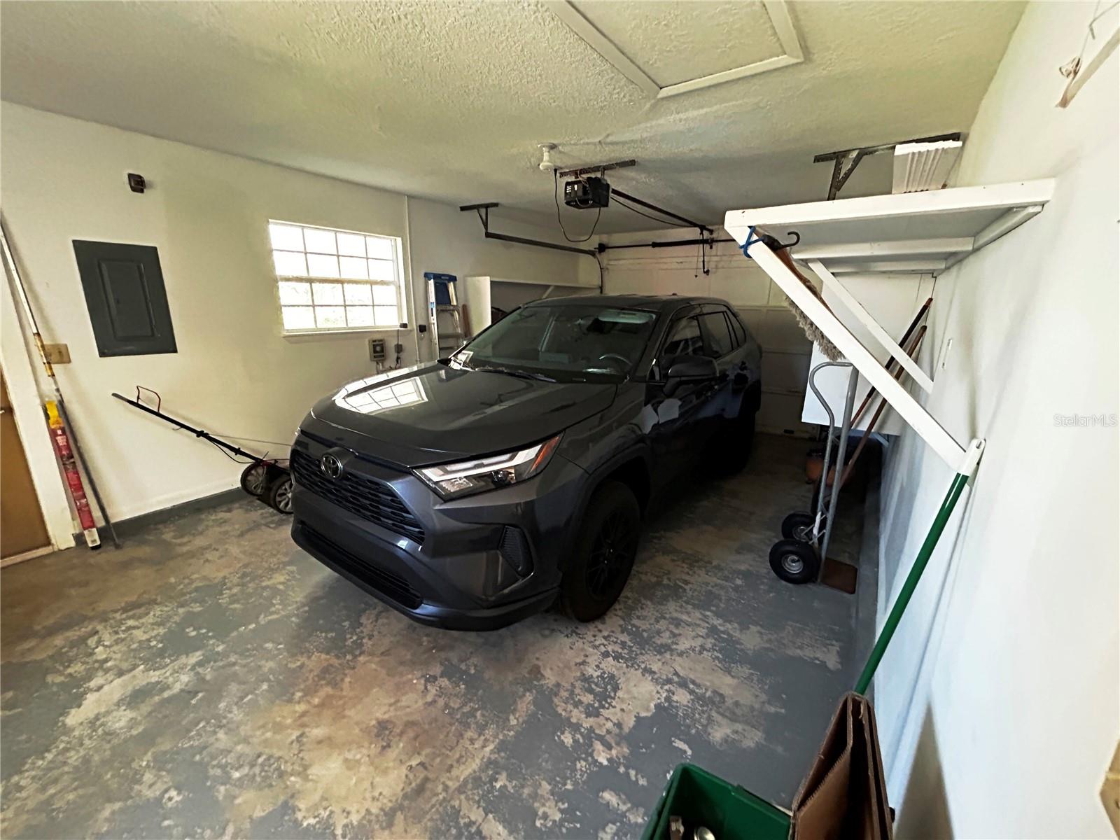 COUNTRY CLUB ESTATES - Residential