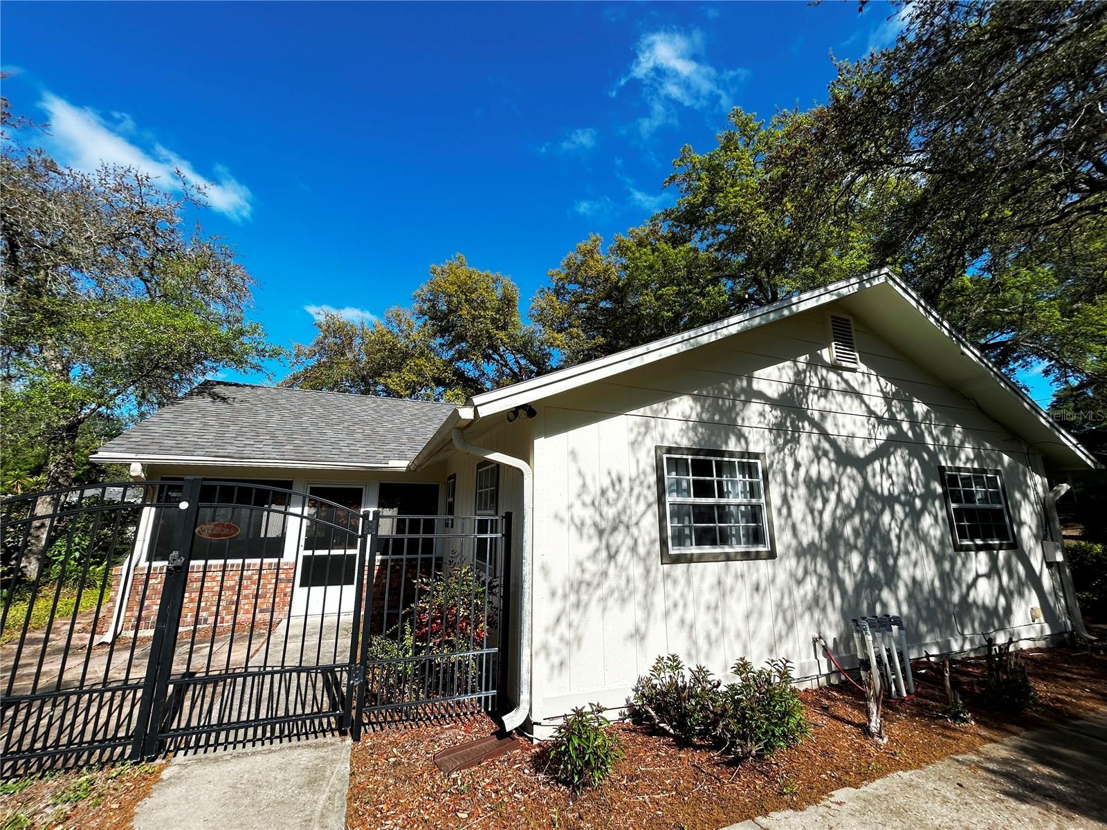 COUNTRY CLUB ESTATES - Residential