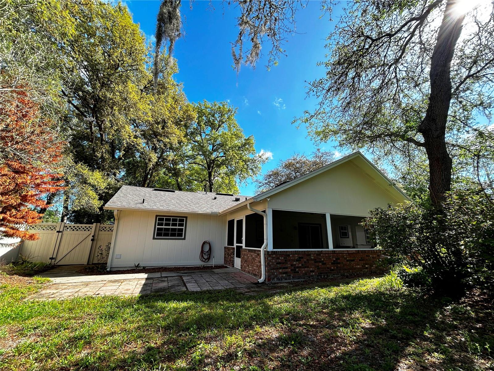 COUNTRY CLUB ESTATES - Residential