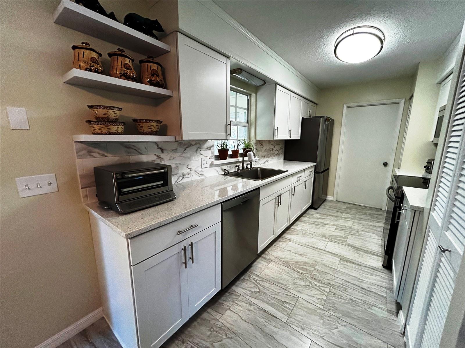 COUNTRY CLUB ESTATES - Residential