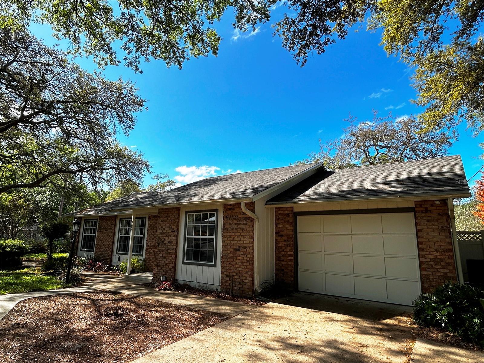 COUNTRY CLUB ESTATES - Residential