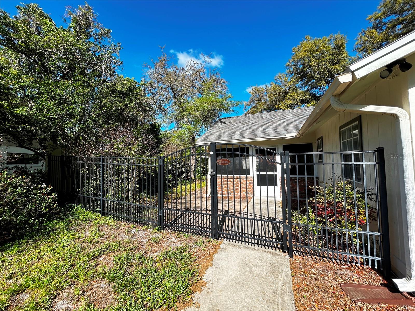 COUNTRY CLUB ESTATES - Residential