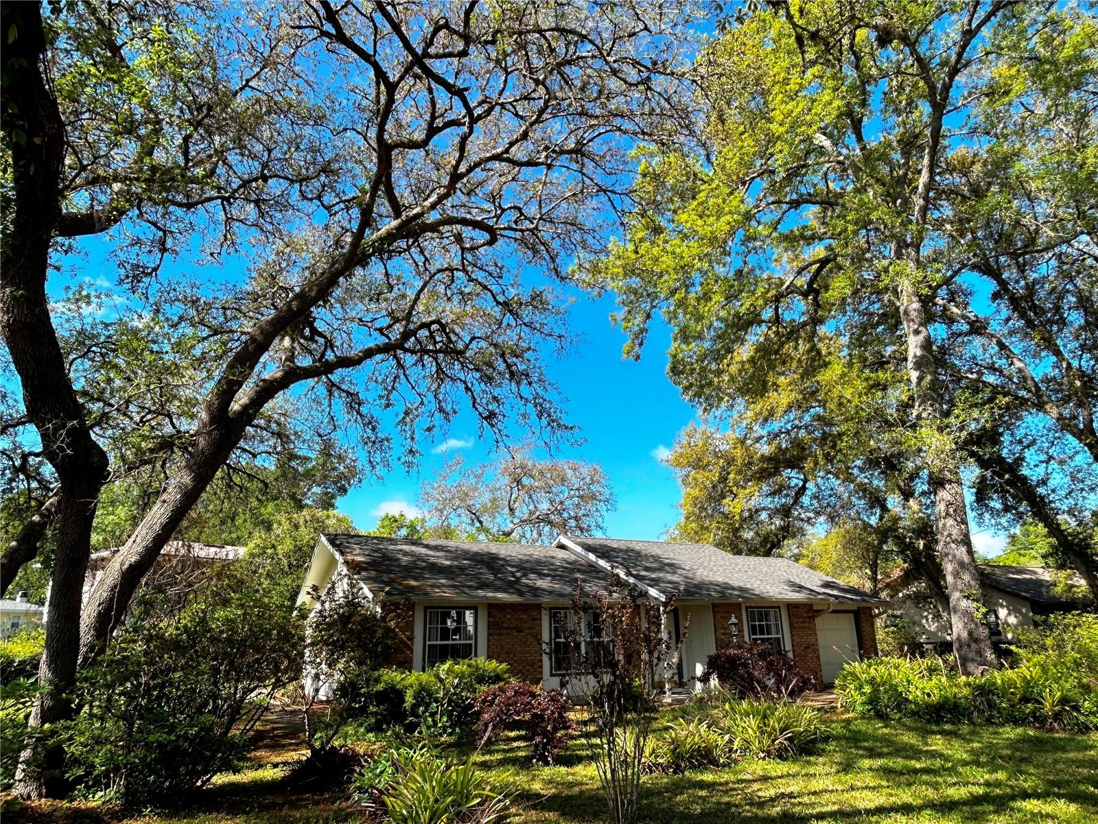 COUNTRY CLUB ESTATES - Residential