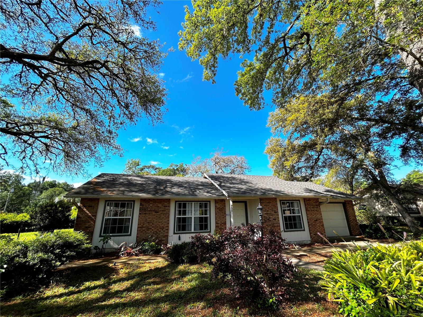 COUNTRY CLUB ESTATES - Residential