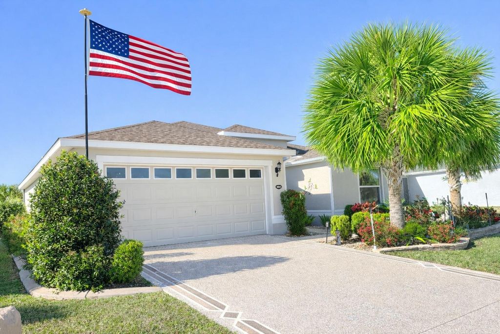 Photo of 26641 Otter Creek Lane, Leesburg, FL 34748 (MLS # G5105804)