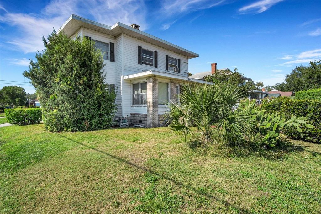 Photo of 2555 Queen St S, St Petersburg, FL 33712 (MLS # TB8450409)