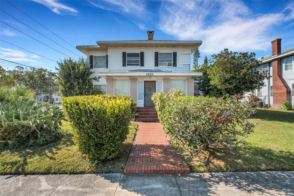 Photo of 2555 Queen St S, St Petersburg, FL 33712 (MLS # TB8450409)