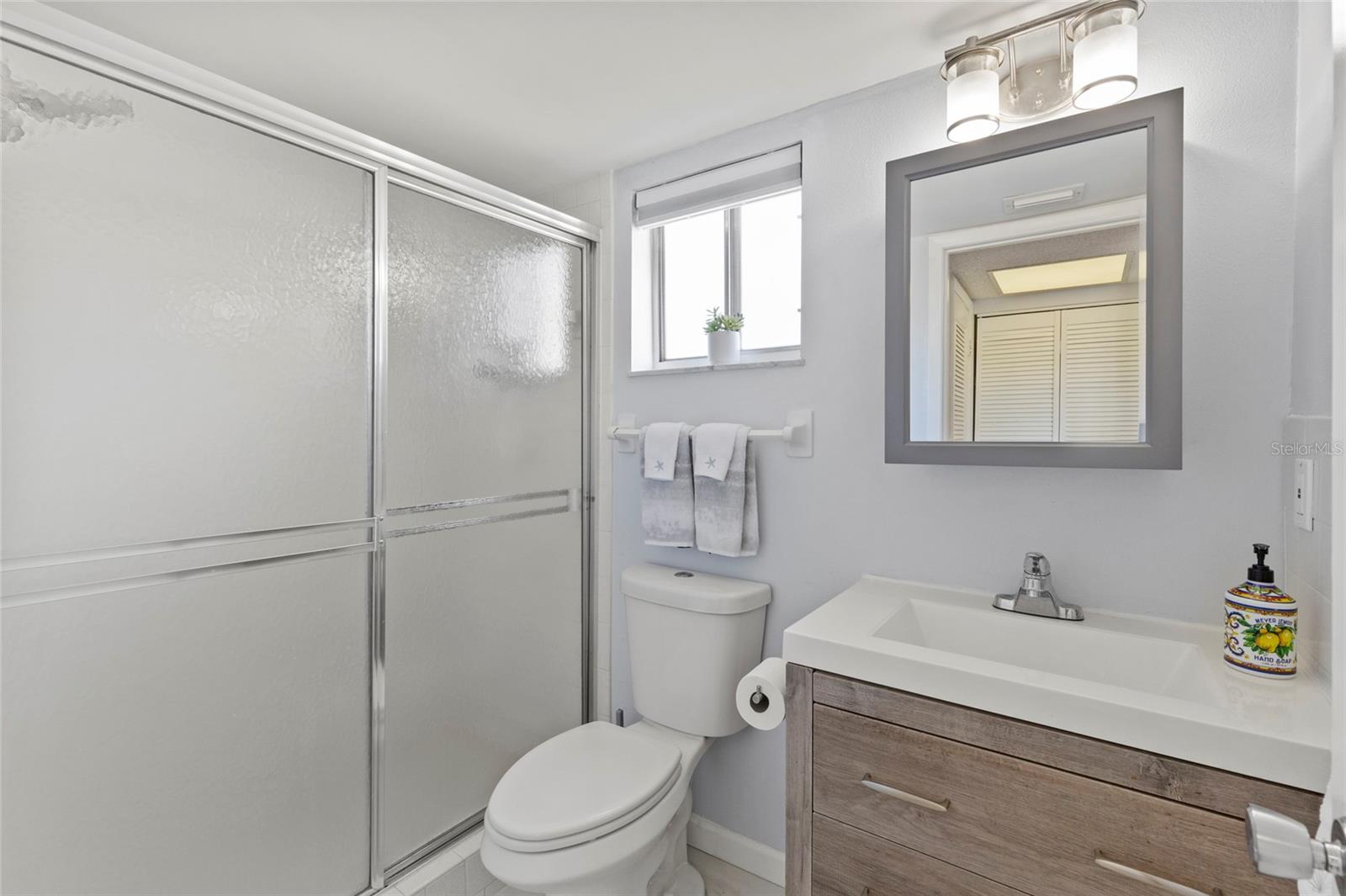 BAYSHORE ON THE LAKE APTS SEC 3 - Residential