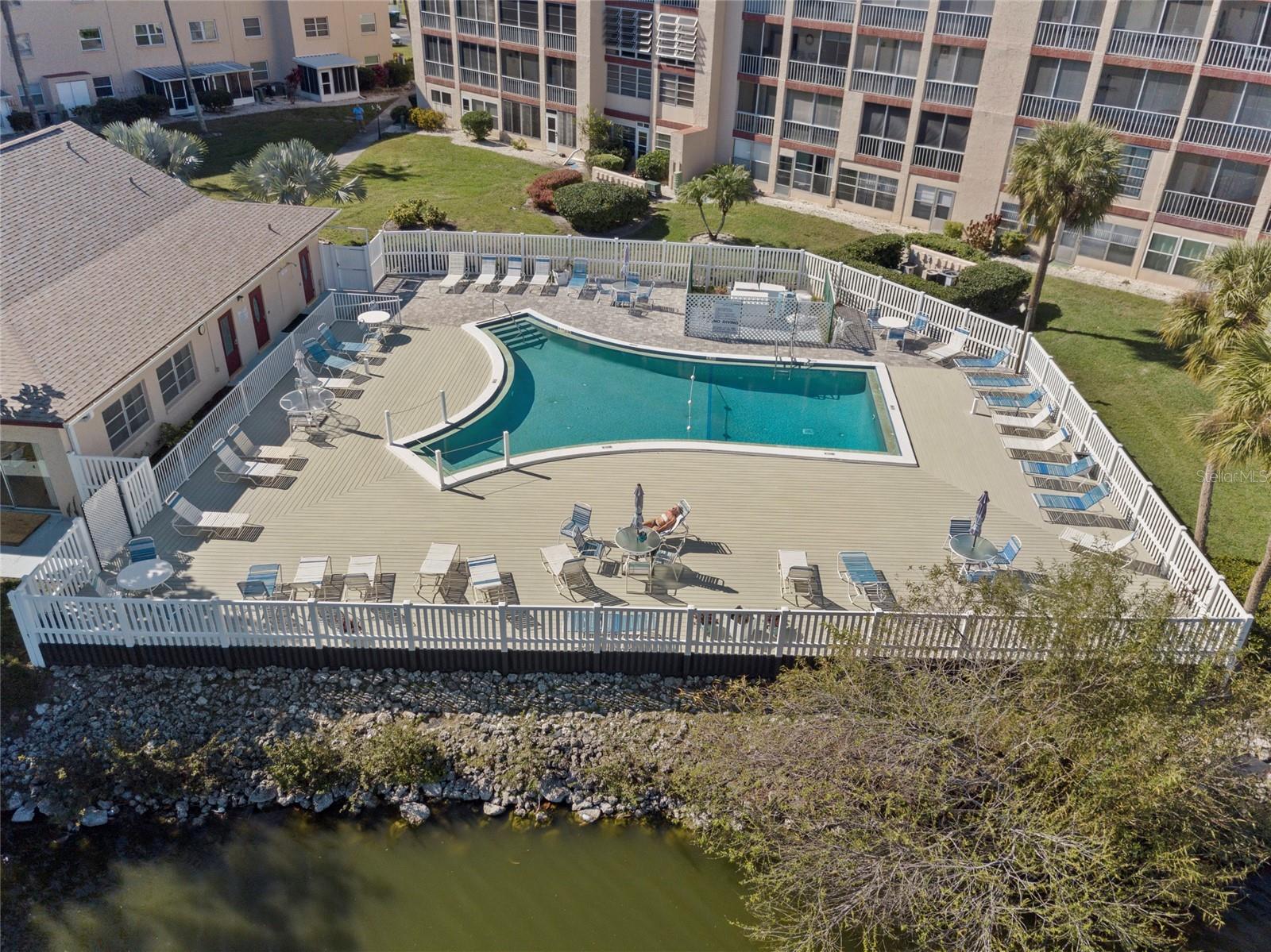 BAYSHORE ON THE LAKE APTS SEC 3 - Residential