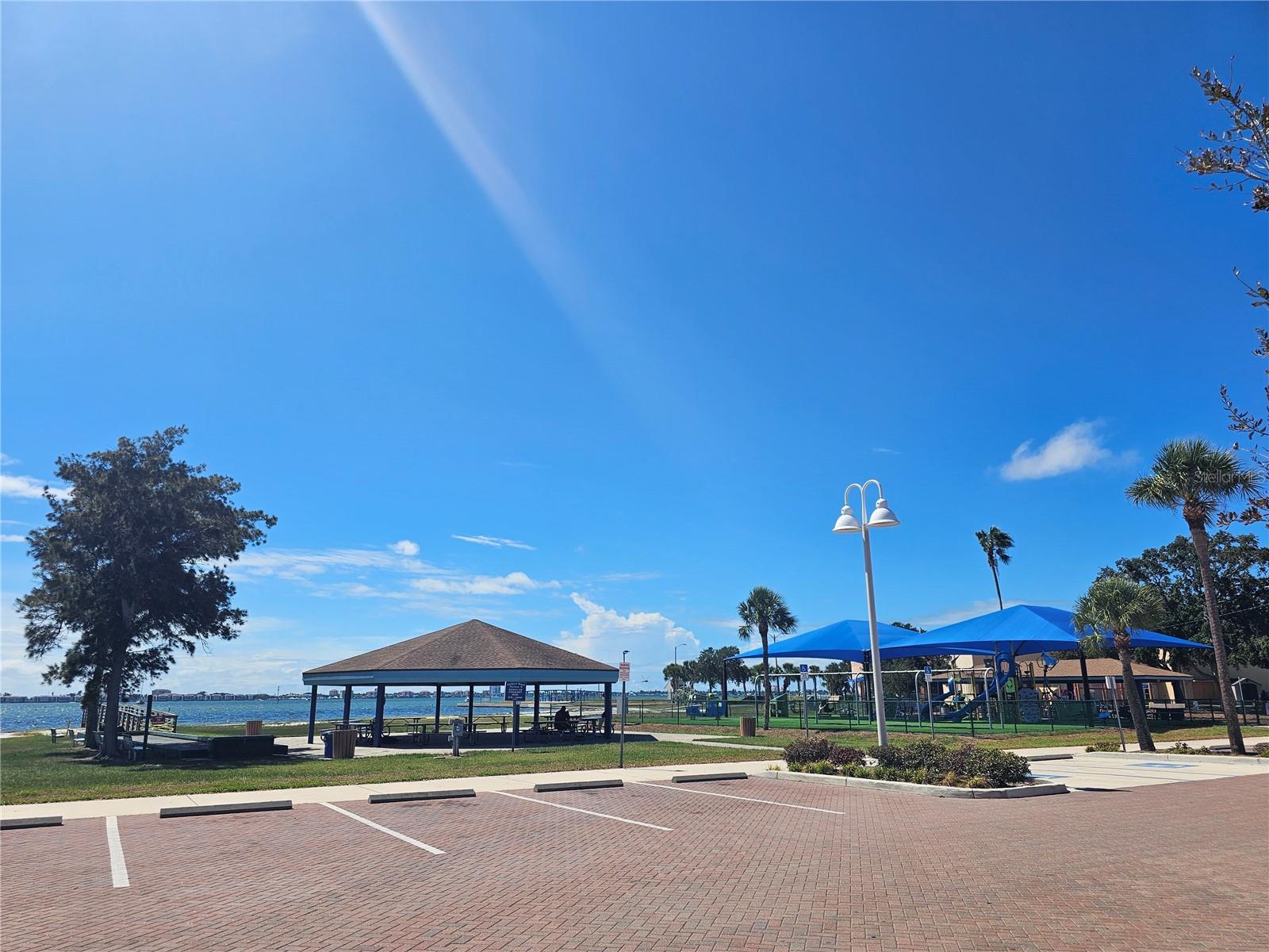 LAKE VIEW & DISSTON BUS SEC - Residential