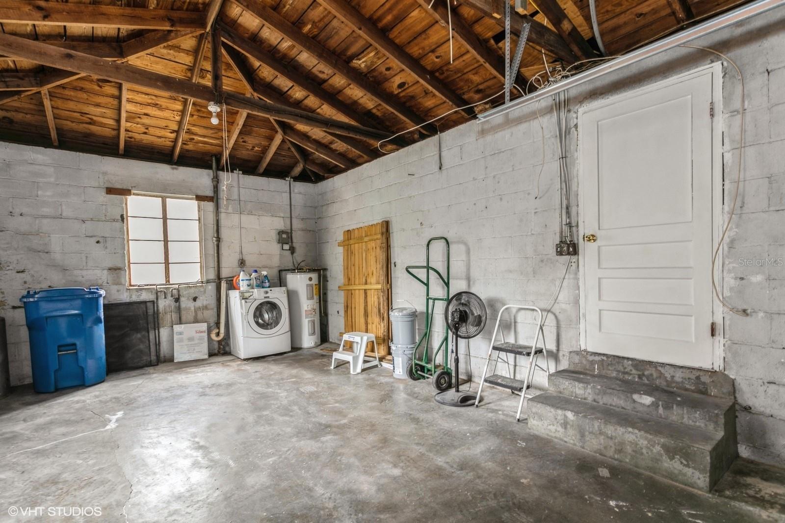 LAKE VIEW & DISSTON BUS SEC - Residential