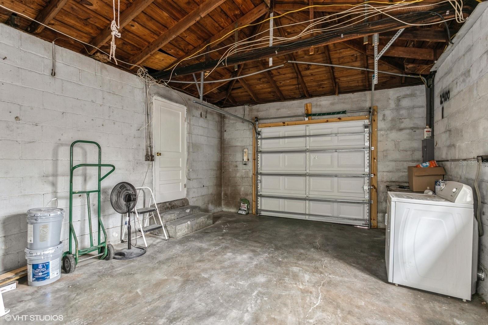 LAKE VIEW & DISSTON BUS SEC - Residential