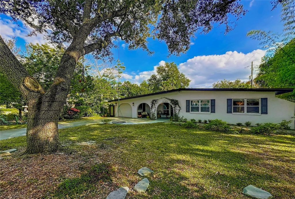Photo of 1305 Heron Drive, Orlando, FL 32803 (MLS # O6362752)