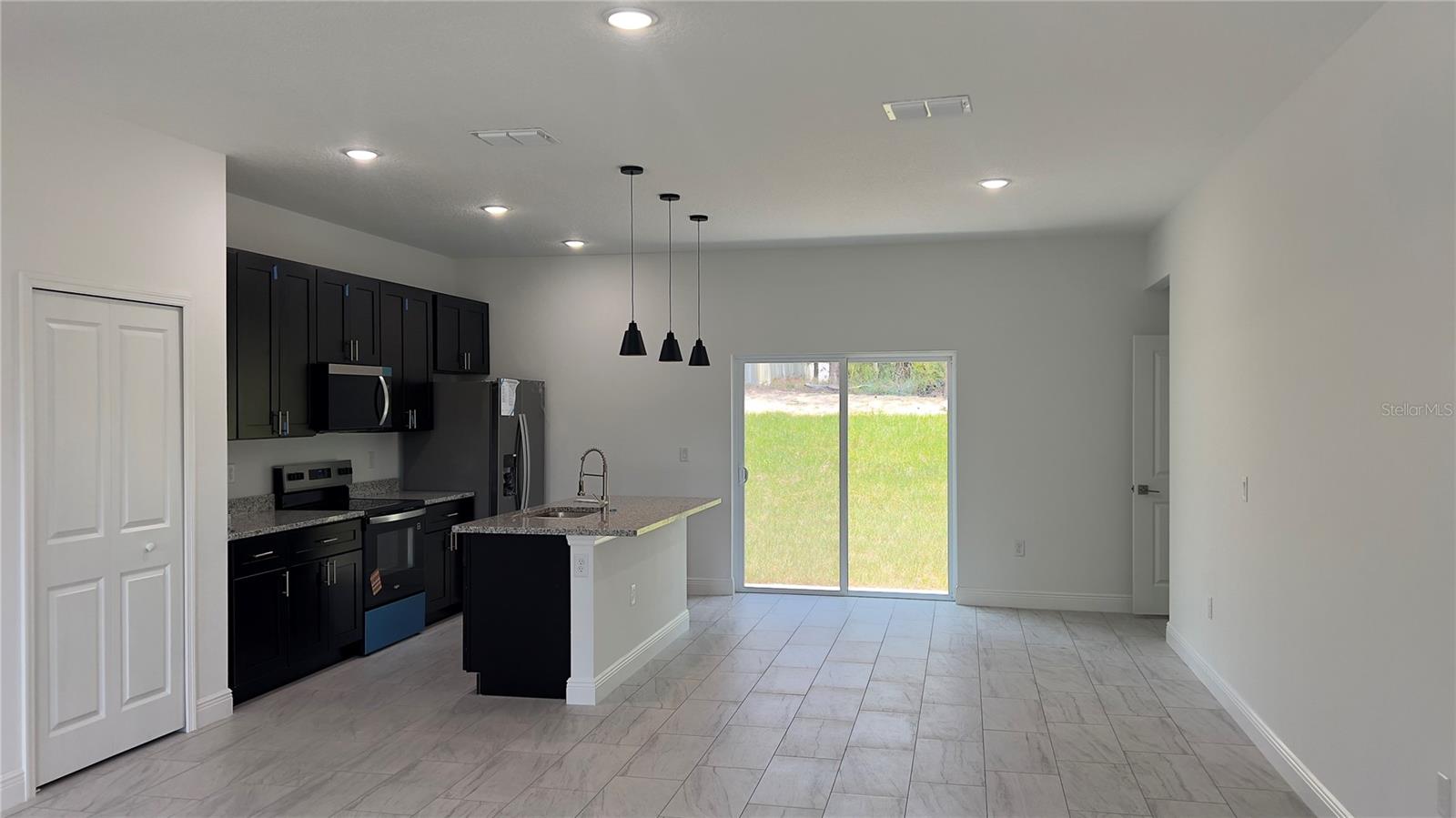 CITRUS SPGS UNIT 03 - Residential Lease