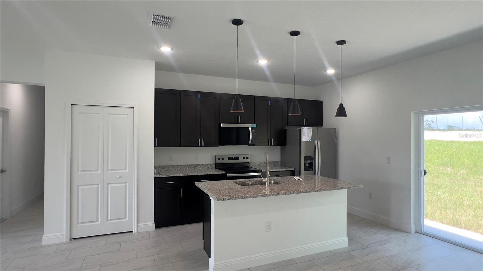 CITRUS SPGS UNIT 03 - Residential Lease