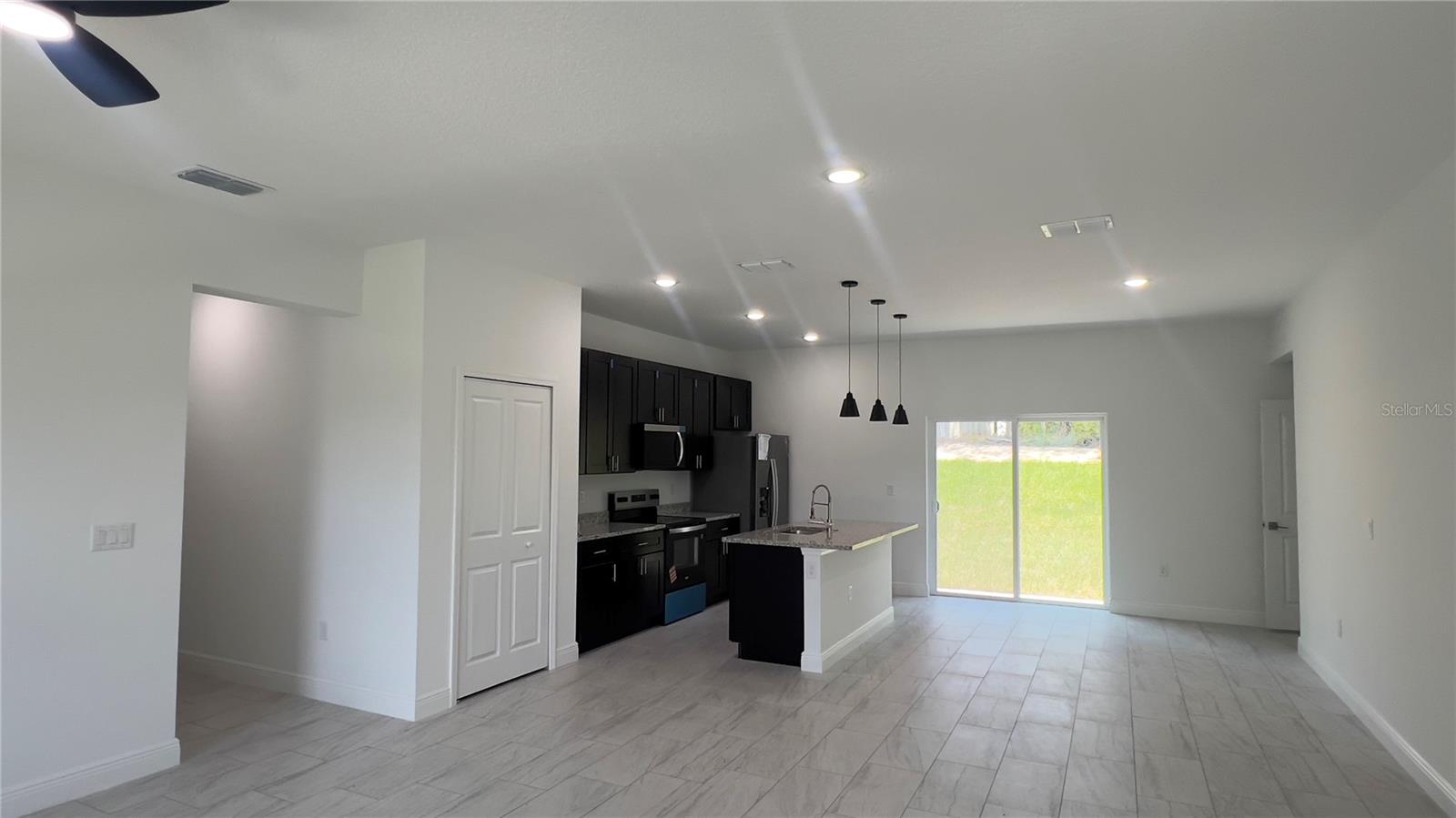 CITRUS SPGS UNIT 03 - Residential Lease