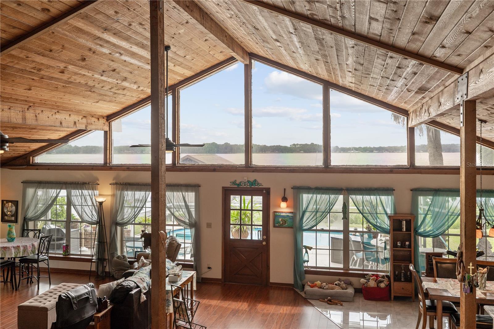 285 LAKEVIEW DRIVE