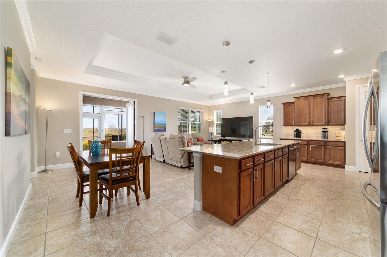 ON TOP OF THE WORLD - Residential