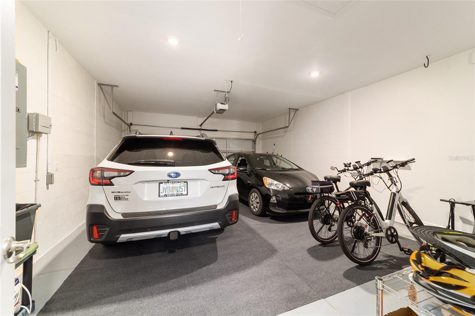 ON TOP OF THE WORLD - Residential