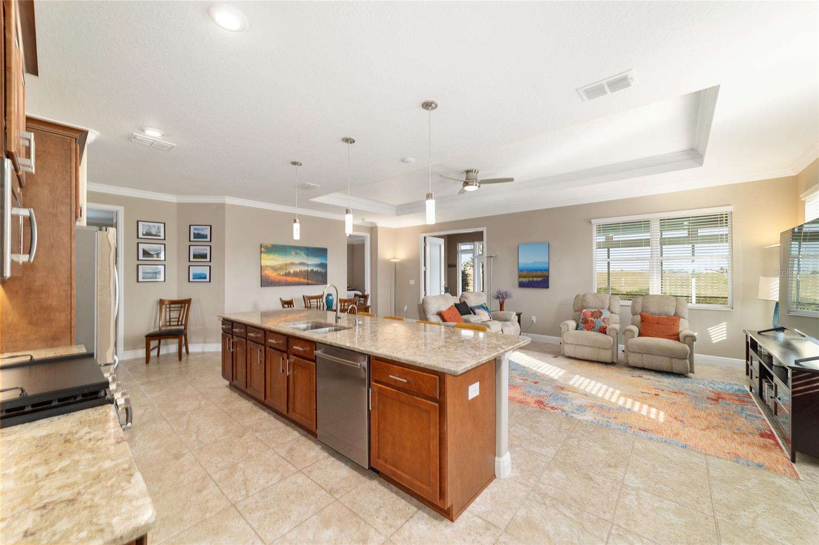 ON TOP OF THE WORLD - Residential