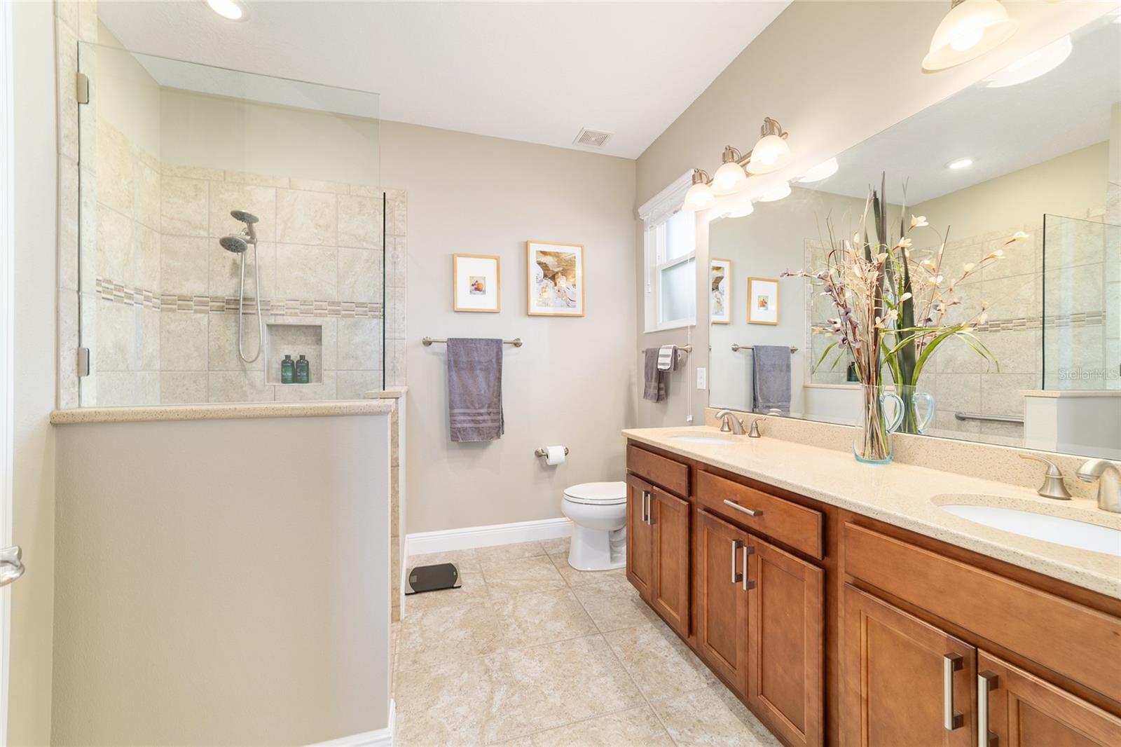 ON TOP OF THE WORLD - Residential