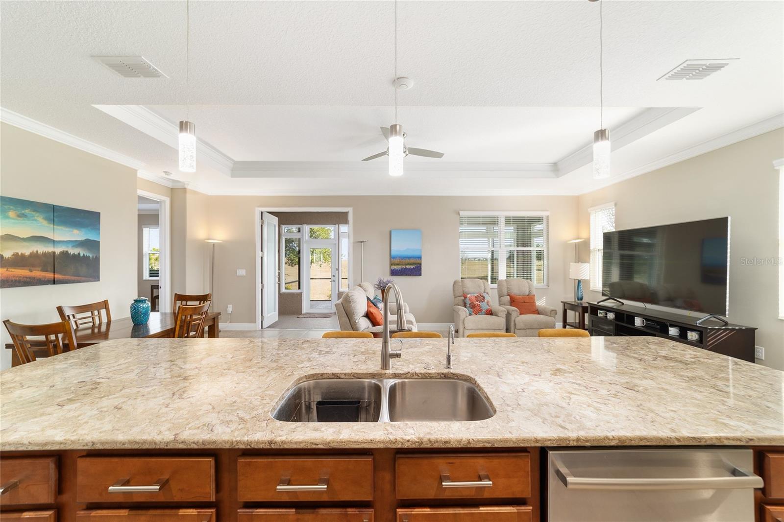 ON TOP OF THE WORLD - Residential