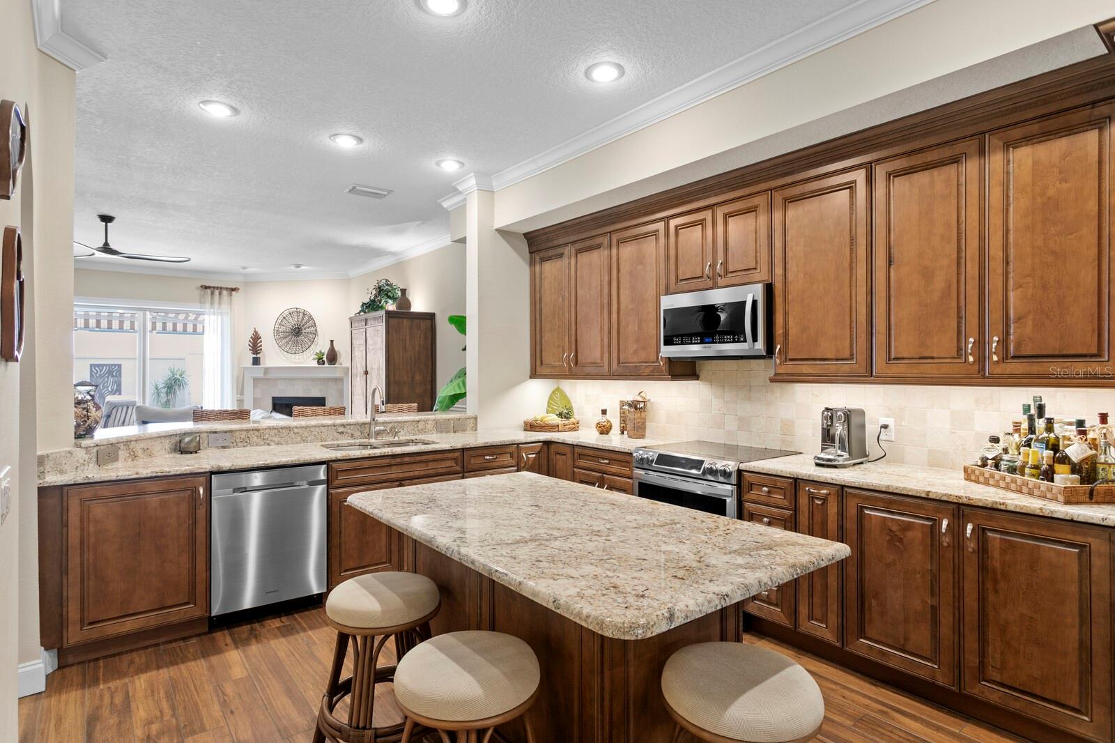 ISLAND ESTATES - DOLPHINS LANDING - Residential