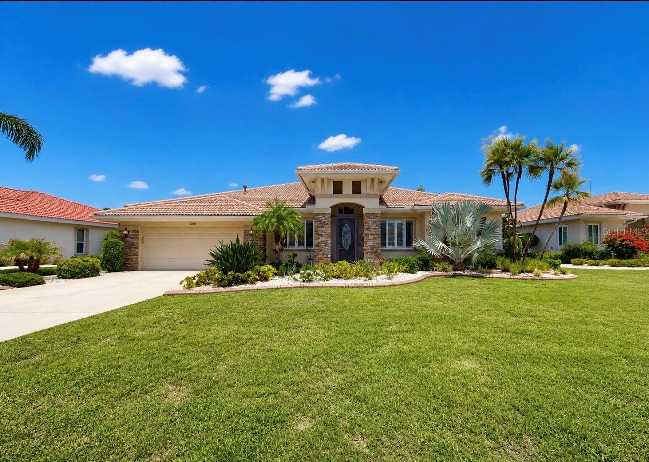 2208 MYRTLE VISTA COURT
