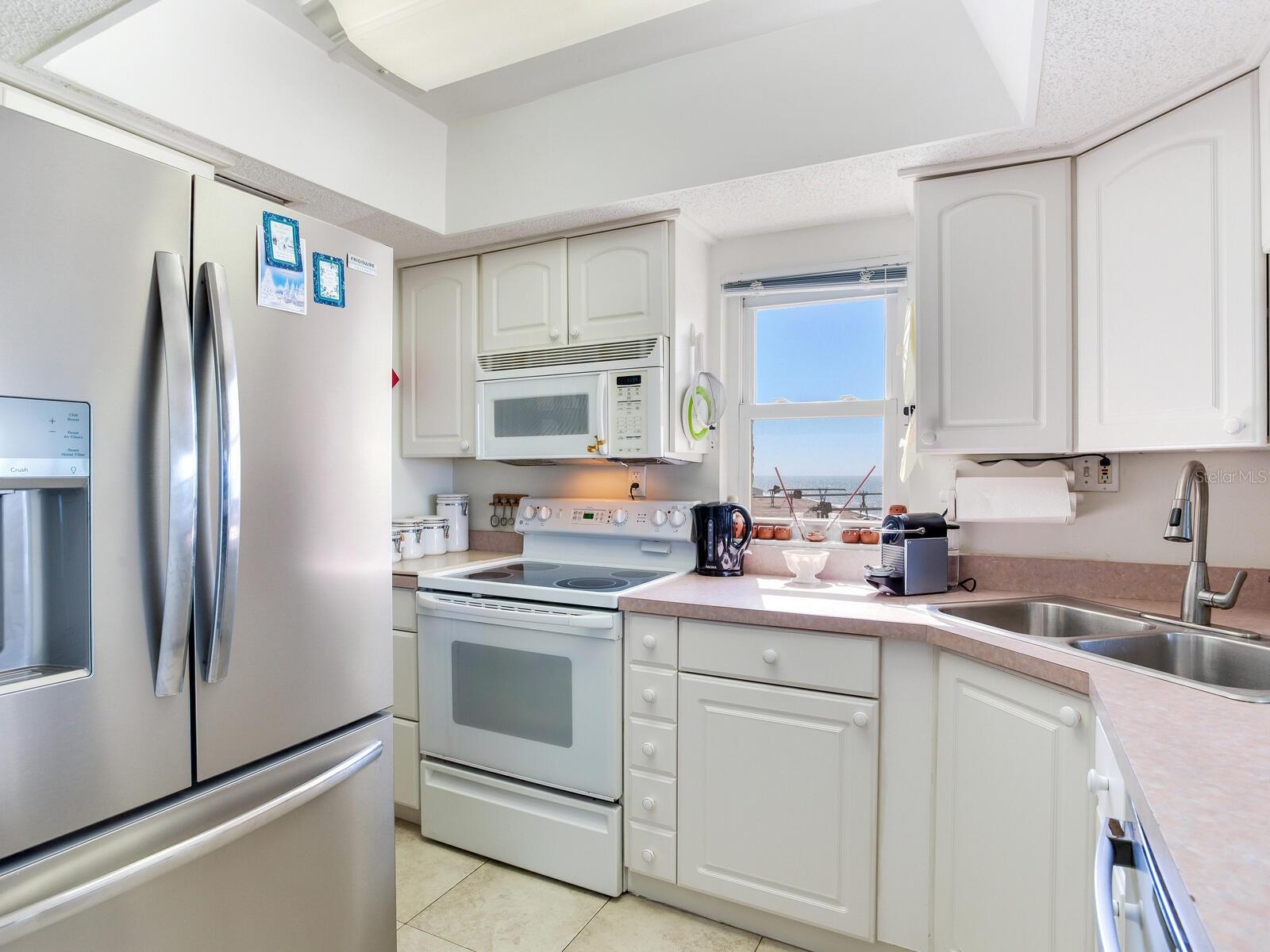 TAHITIAN TOWERS CONDO - Residential