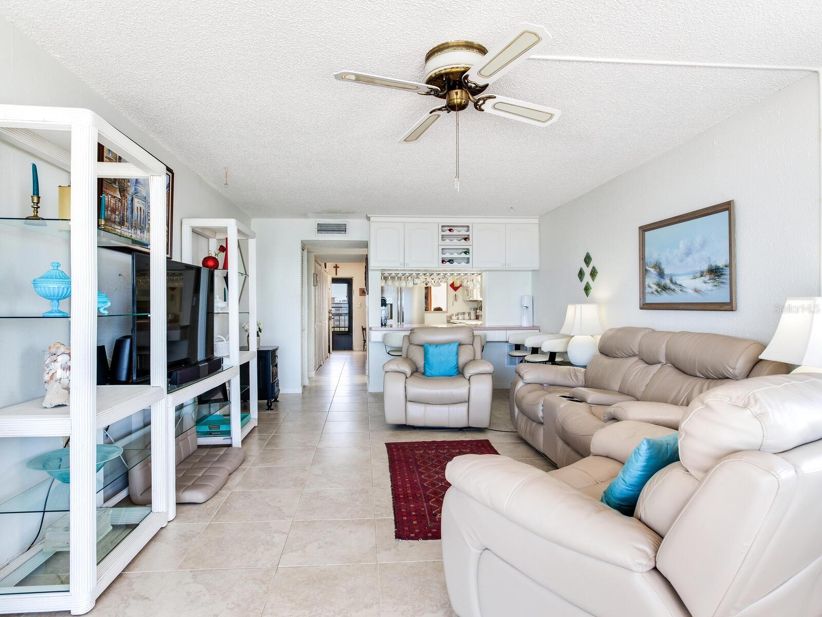 TAHITIAN TOWERS CONDO - Residential