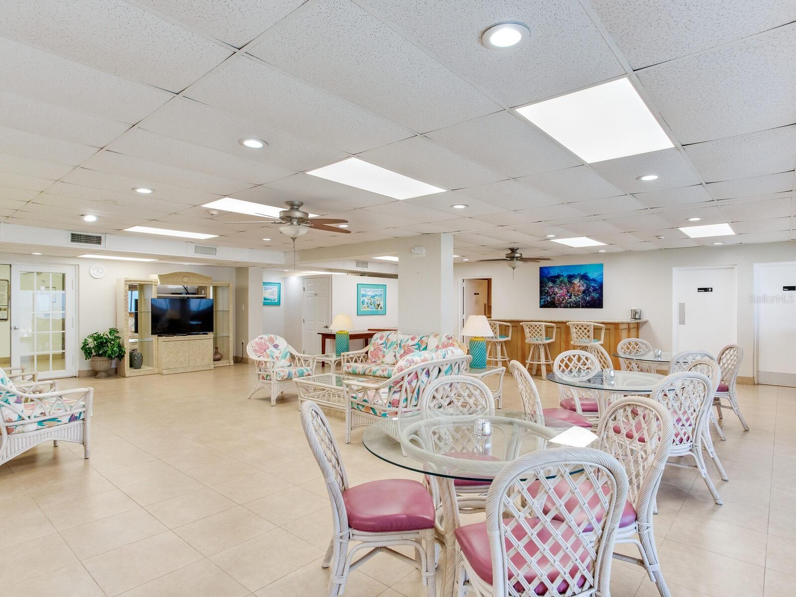 TAHITIAN TOWERS CONDO - Residential