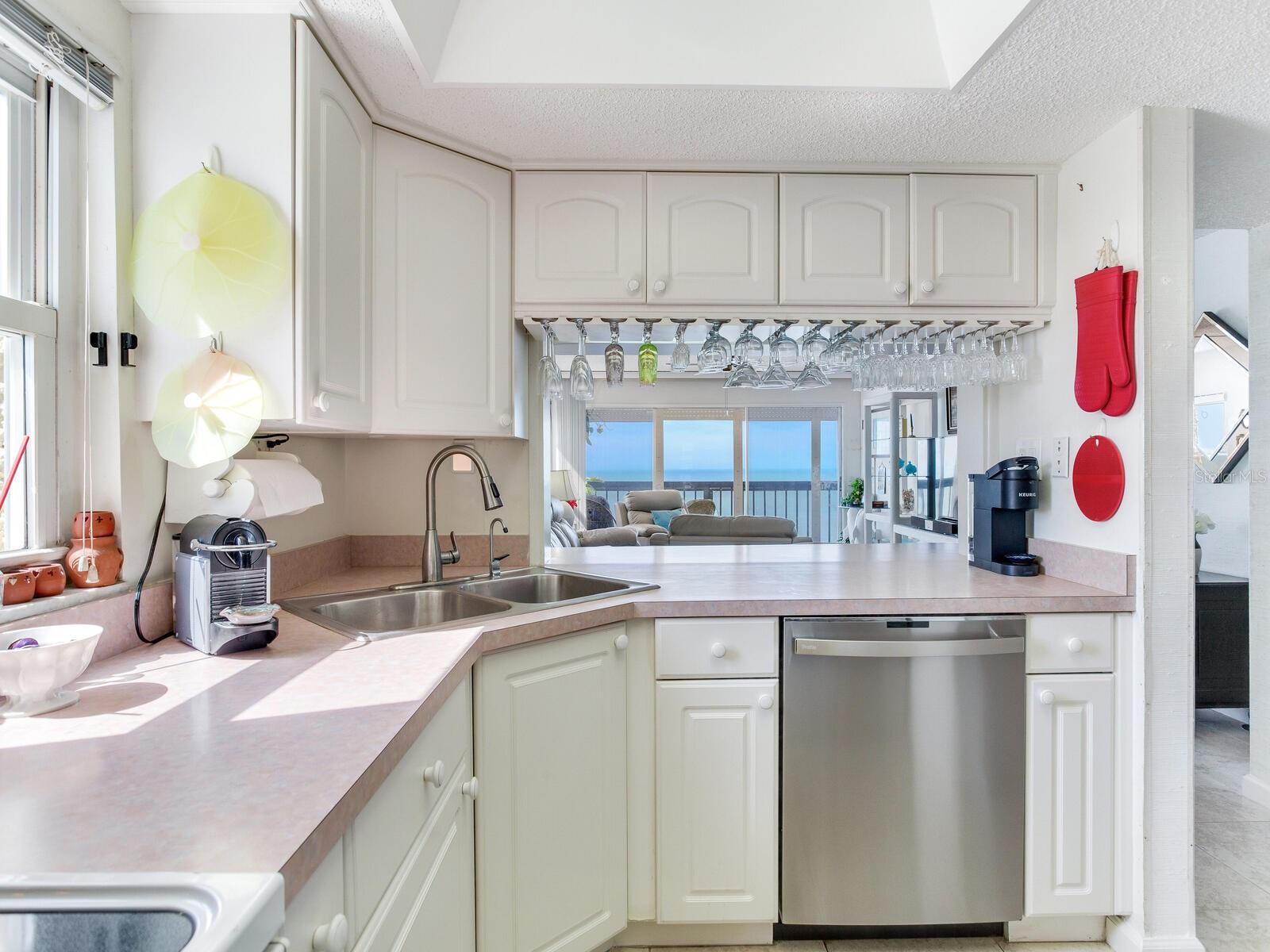 TAHITIAN TOWERS CONDO - Residential