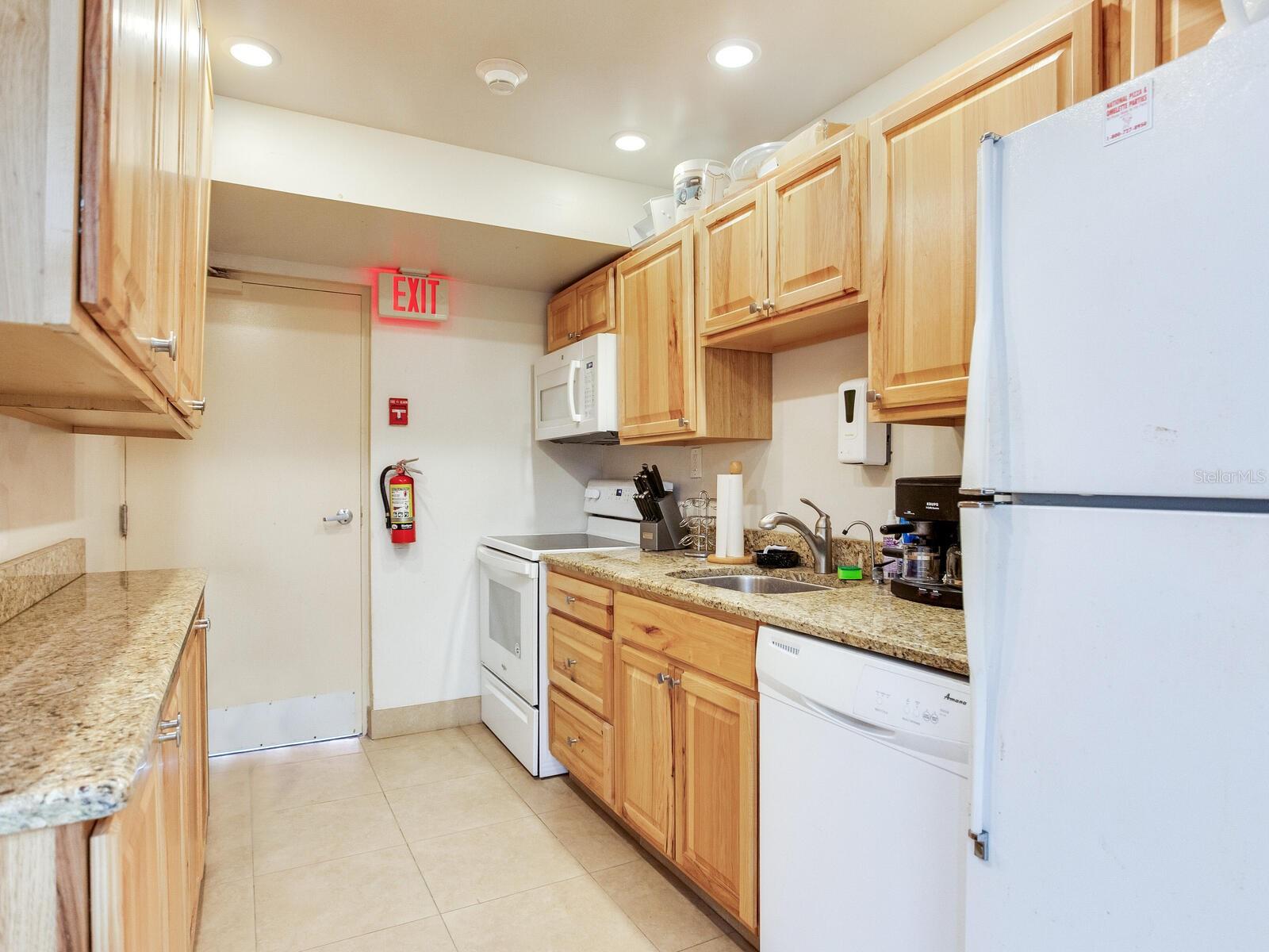 TAHITIAN TOWERS CONDO - Residential