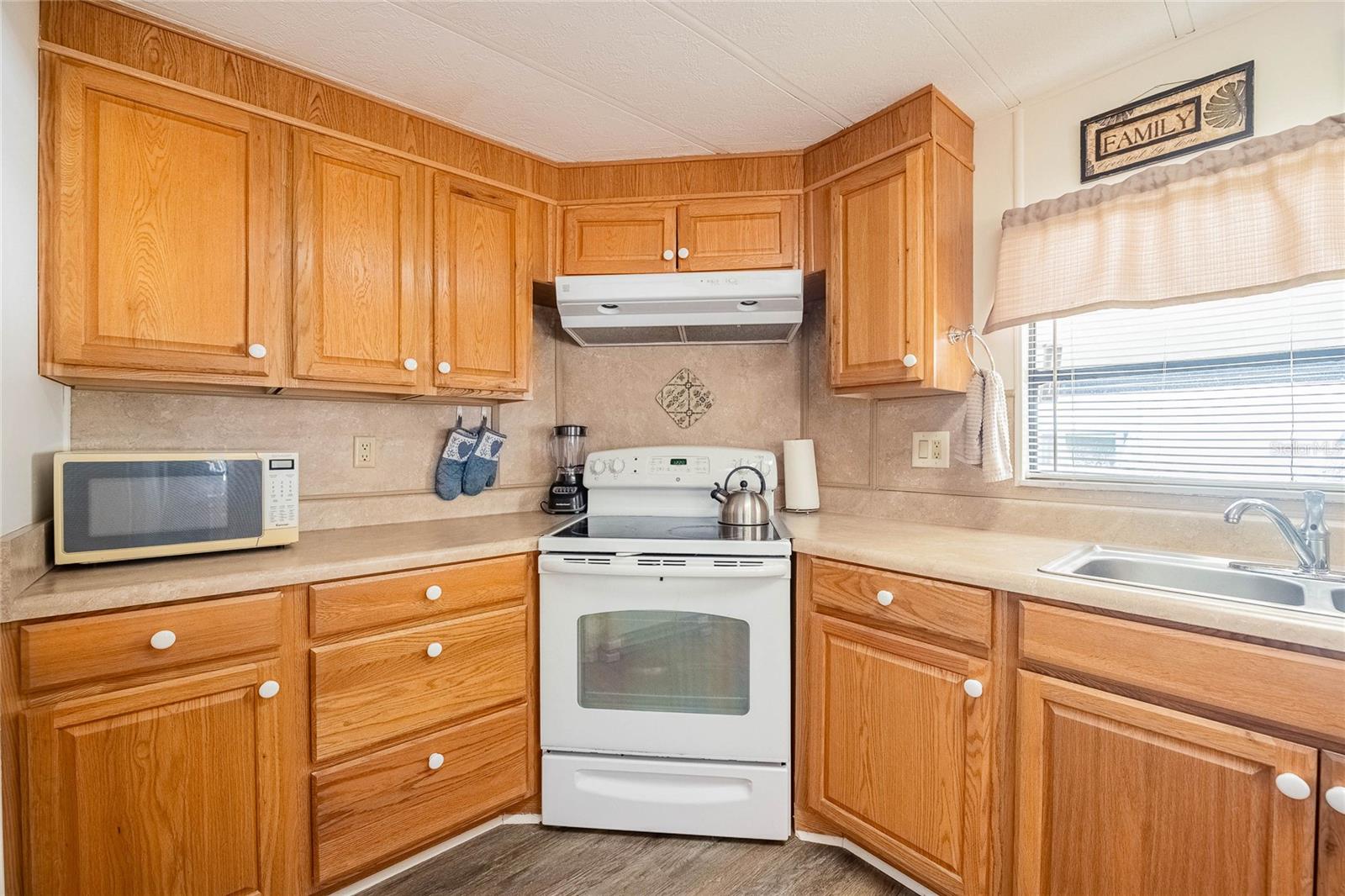 FOXWOOD LAKE ESTATES PH 01 - Residential