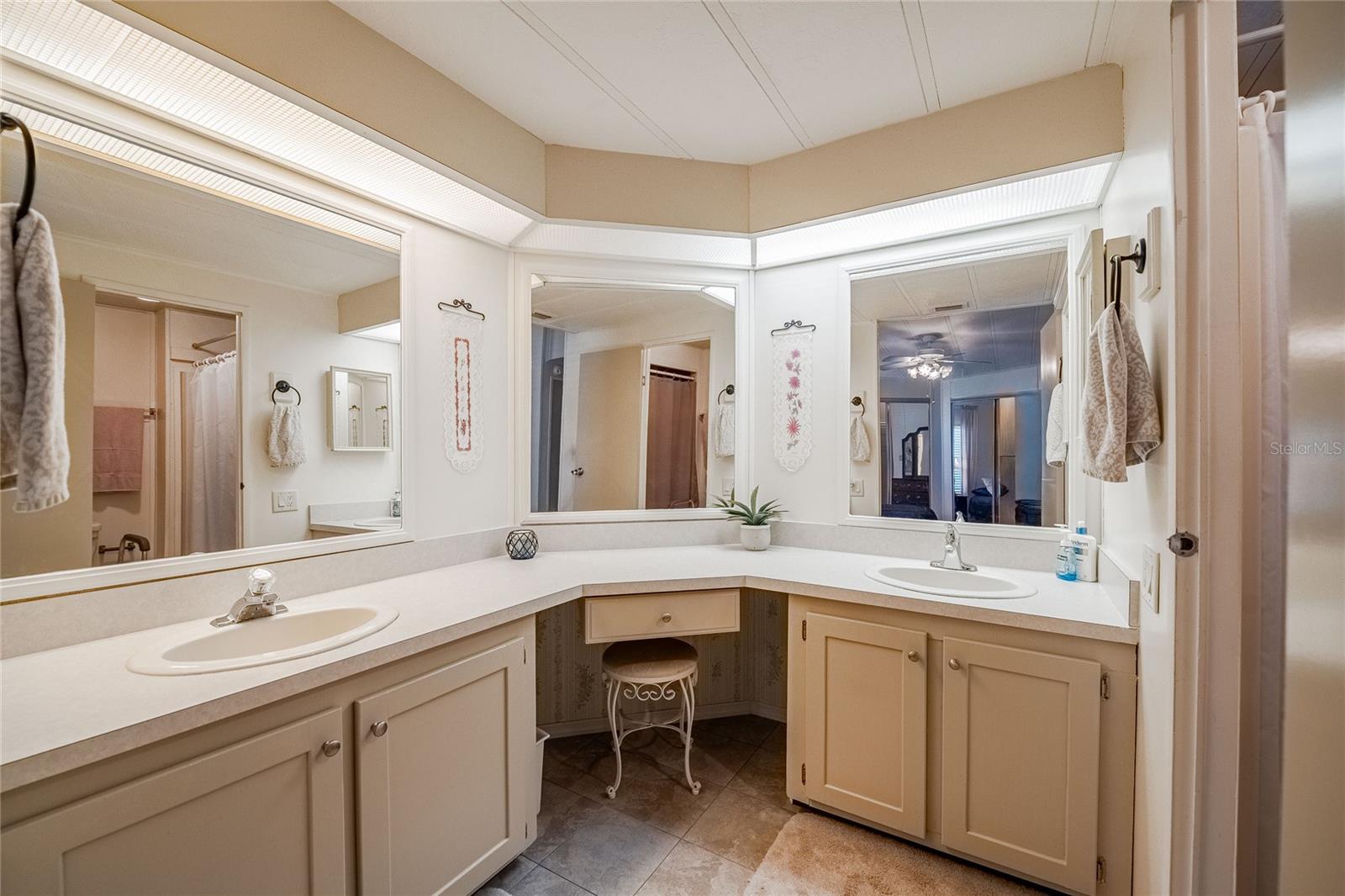 FOXWOOD LAKE ESTATES PH 01 - Residential