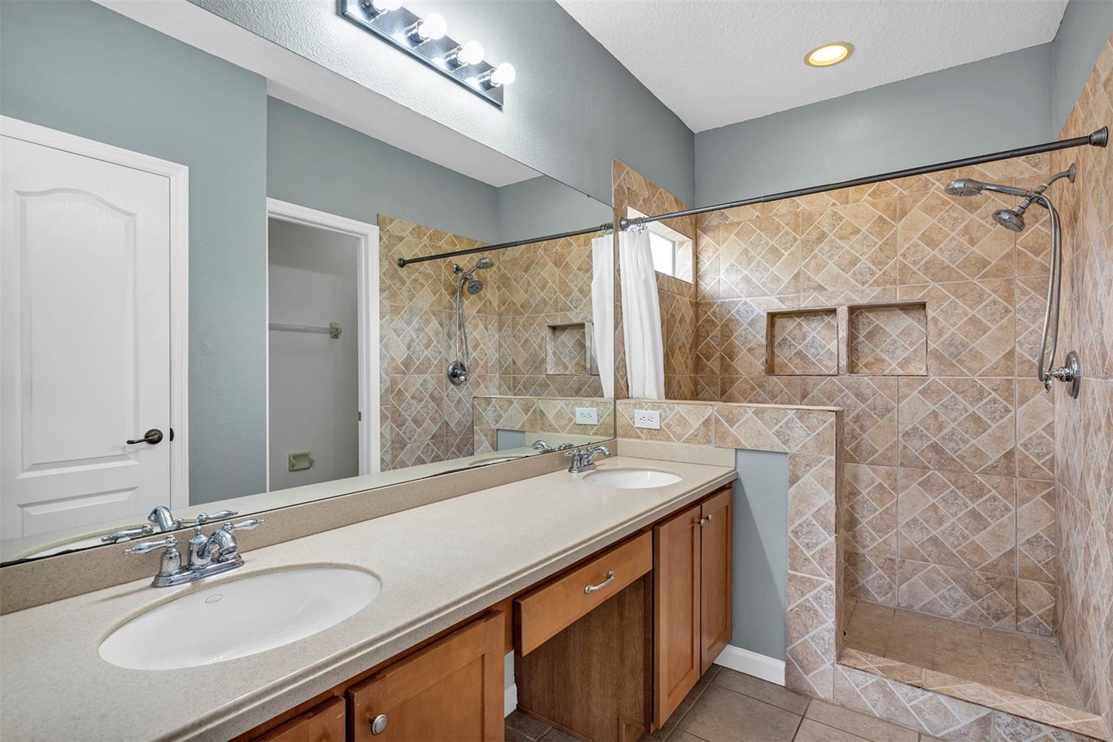 VILLA CAPRI AT METROWEST PH 2 - Residential