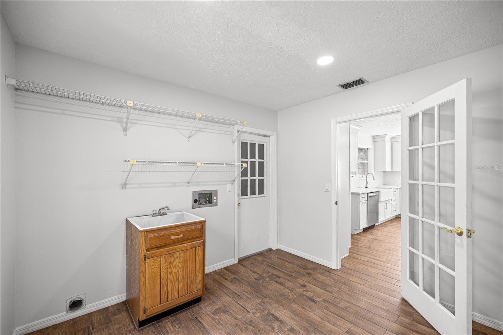 REDDING CIRCLE - Residential