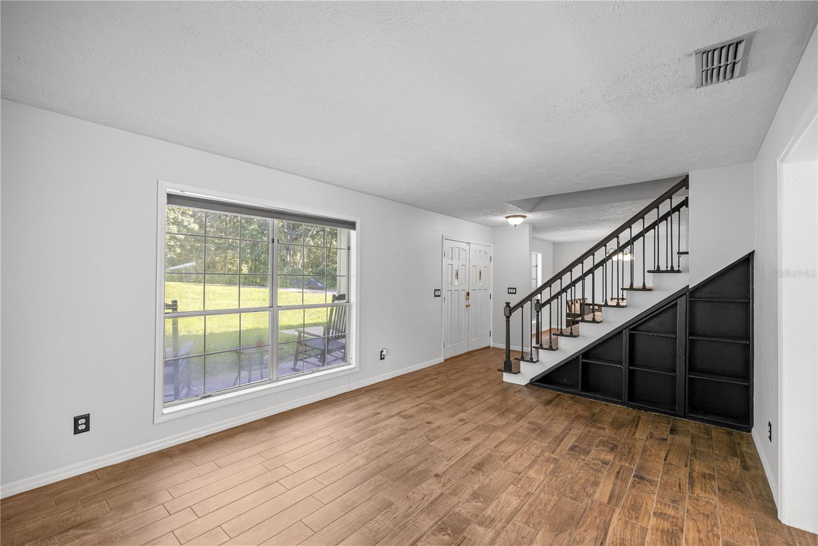 REDDING CIRCLE - Residential