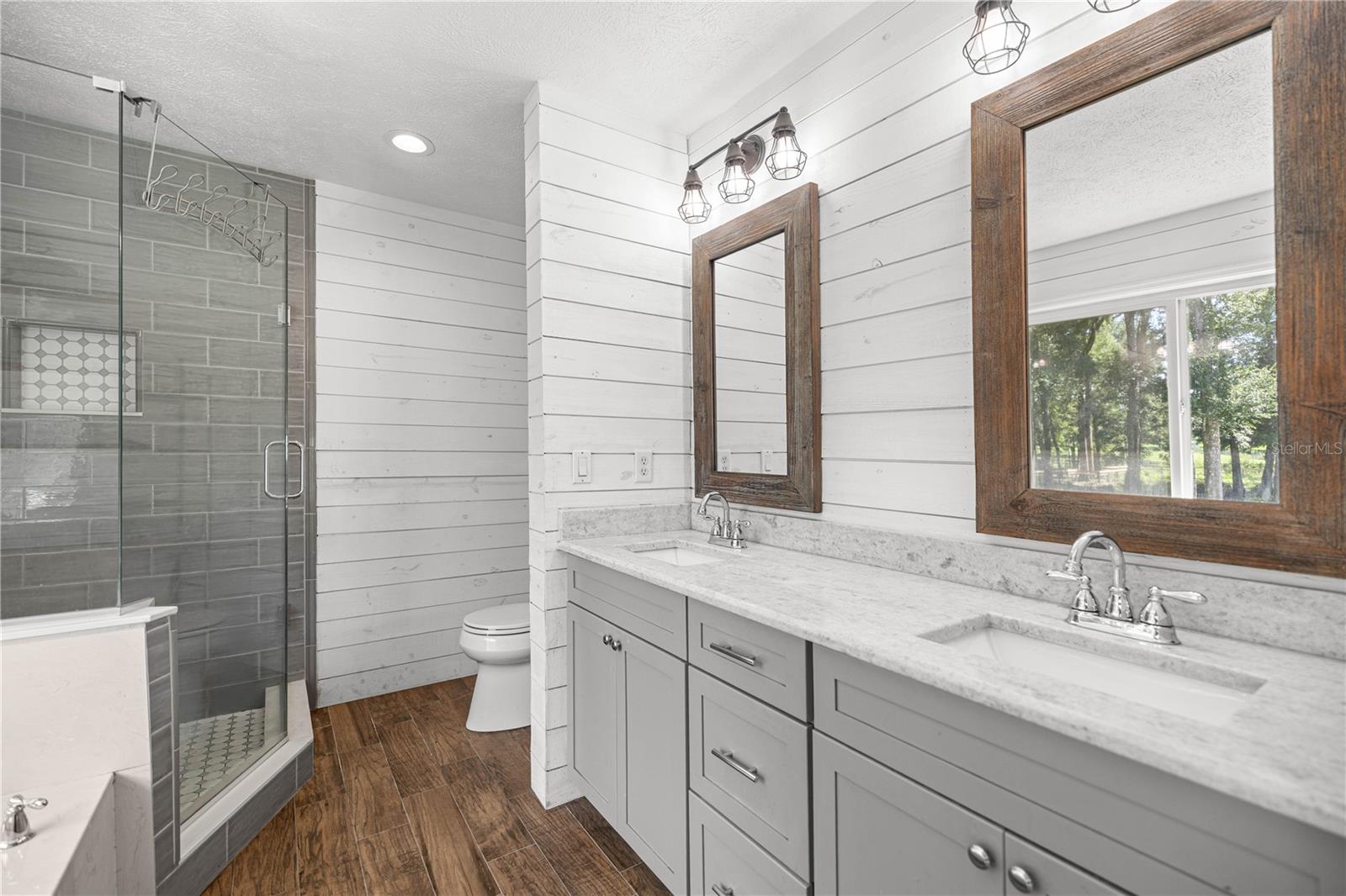 REDDING CIRCLE - Residential