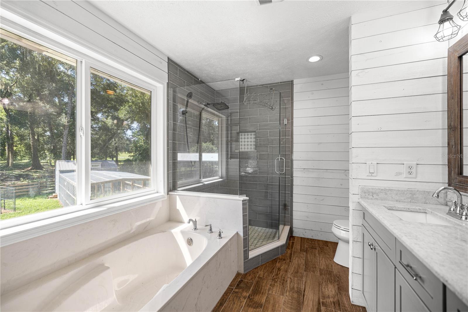 REDDING CIRCLE - Residential