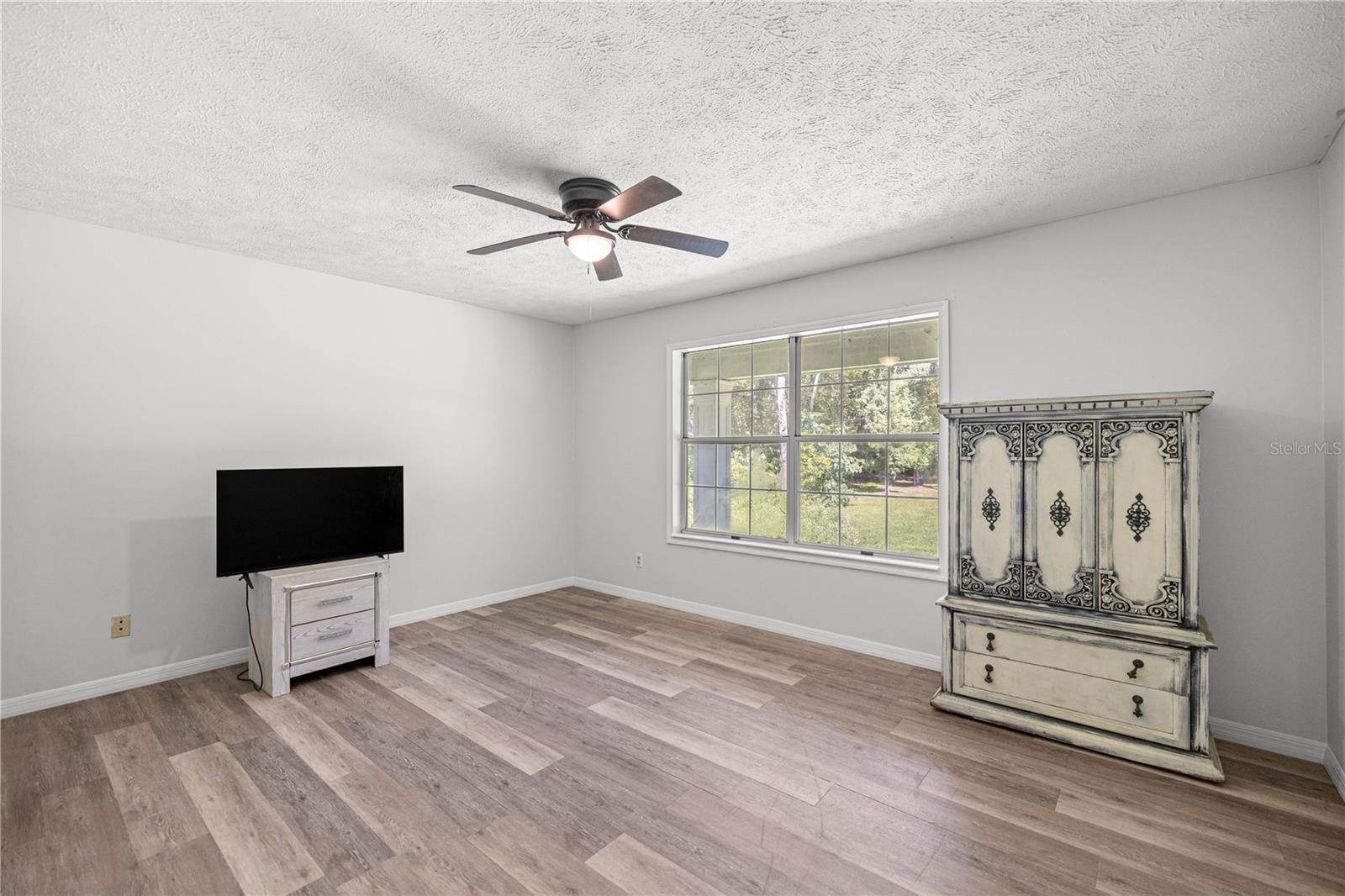 REDDING CIRCLE - Residential