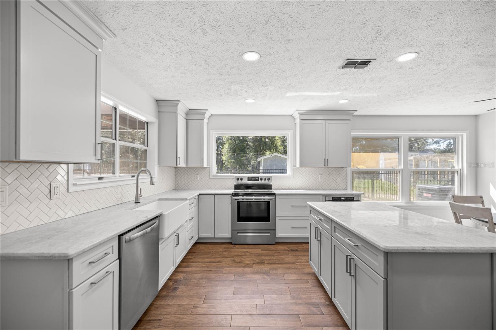 REDDING CIRCLE - Residential