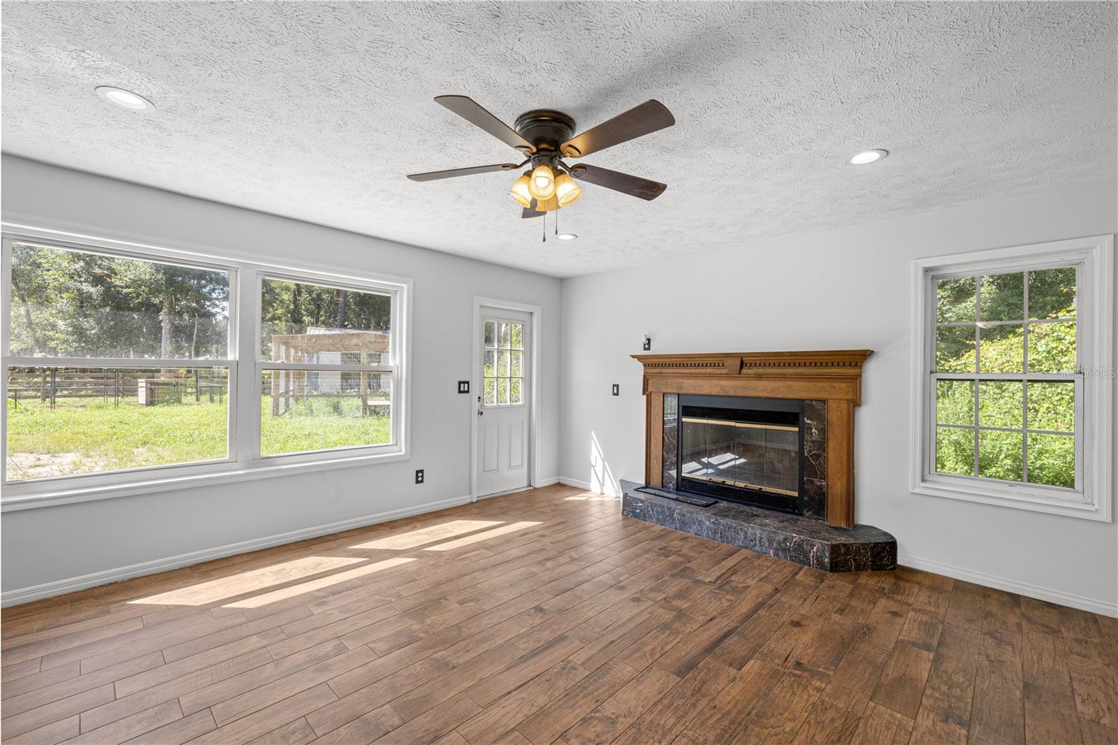 REDDING CIRCLE - Residential
