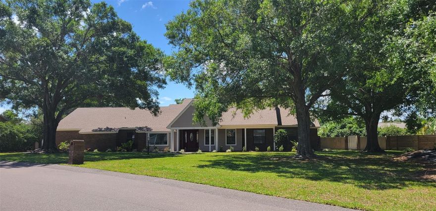 4 bed, 2.5 bath in Lakeland, FL