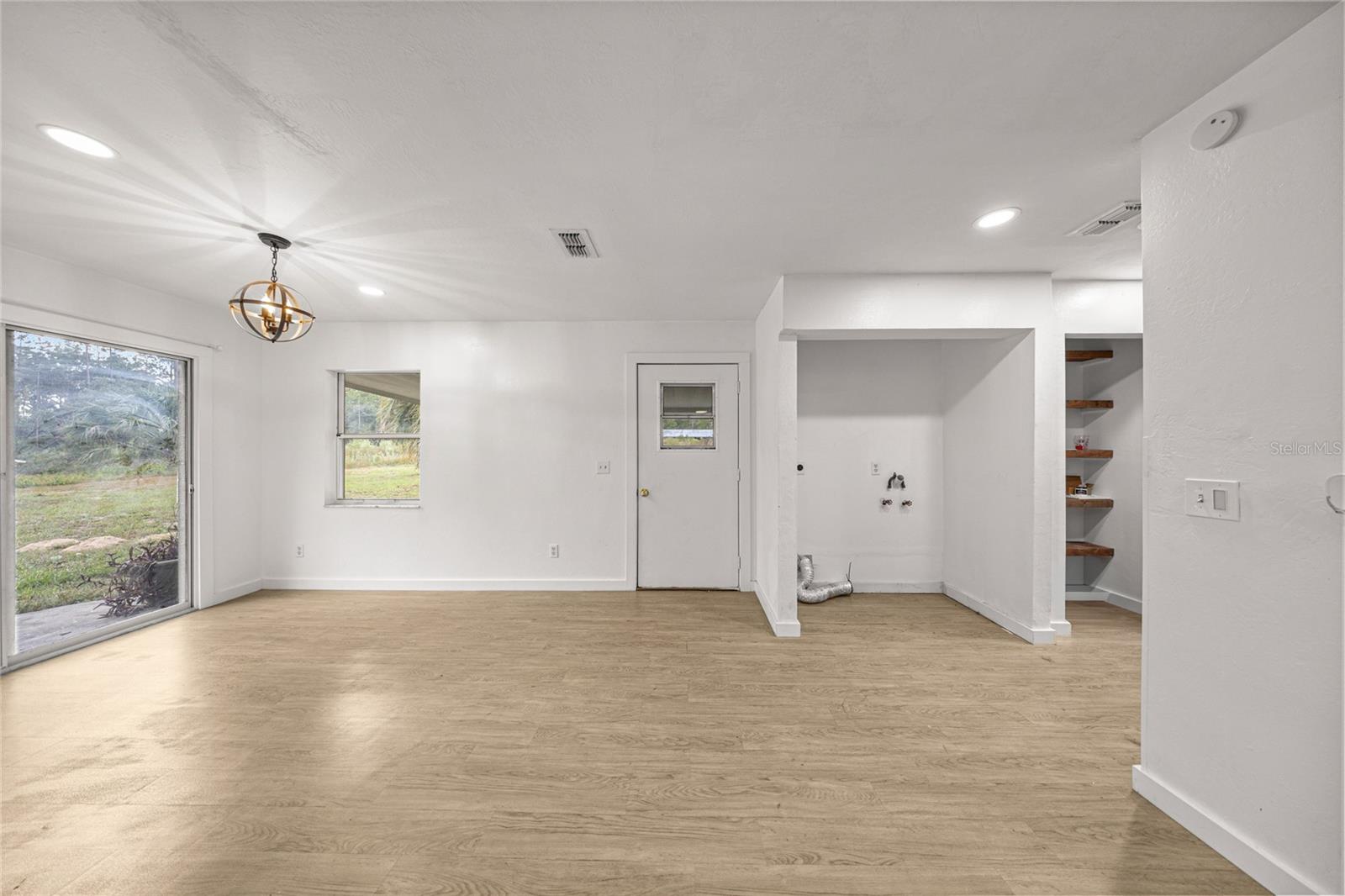 RAINBOW LAKES ESTATE - Residential
