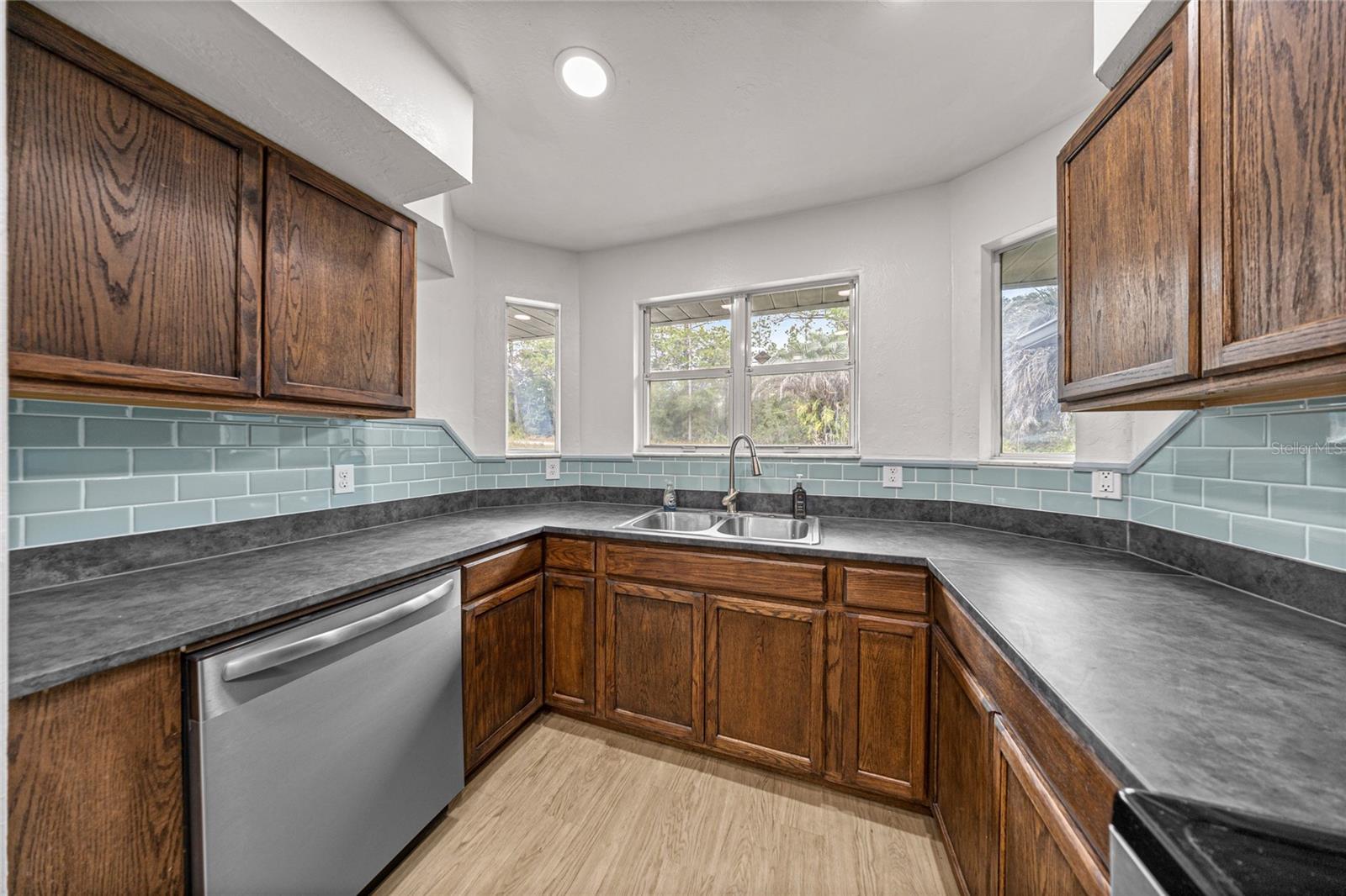 RAINBOW LAKES ESTATE - Residential