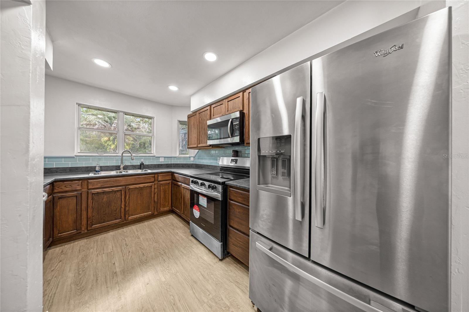 RAINBOW LAKES ESTATE - Residential